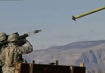 Ukrainischer Soldat zerstört Orlan-10-Drohne aus 3 ...