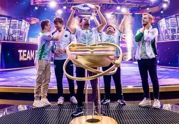 Ein wohlverdienter Sieg! Team Falcons wurde ...