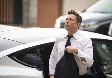 Musk verkaufte 22 Millionen Tesla-Aktien für ...