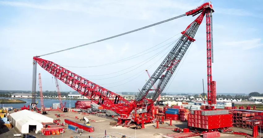 Mammoet hat den stärksten Bodenkran der Welt, den SK6000, in den Niederlanden erfolgreich getestet