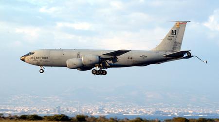 Trolling auf Stufe 80: US-Militärflugzeug "zeichnete" einen Penis in den Himmel über einem russischen Luftwaffenstützpunkt