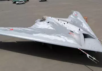 Die russische Tarnkappendrohne S-70 verwendet Hightech-Komponenten ...