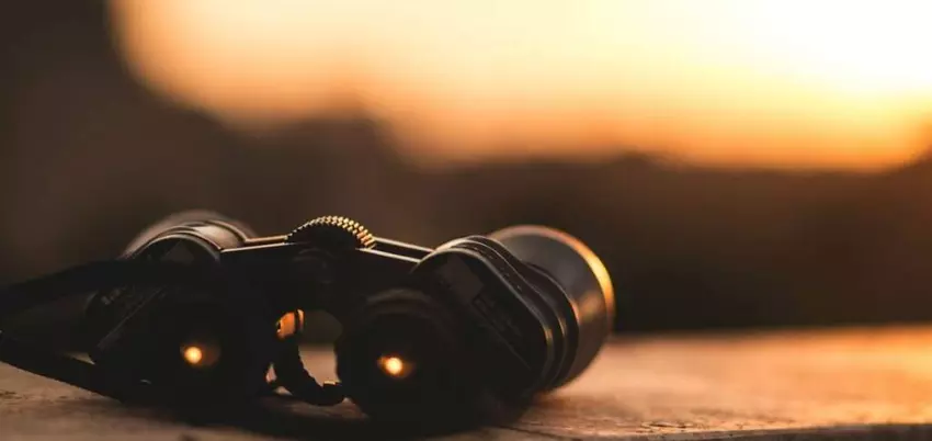 binoculars distance limit