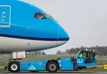 KLM beauftragte die ersten elektrischen Flugzeug-Schlepptraktoren ...