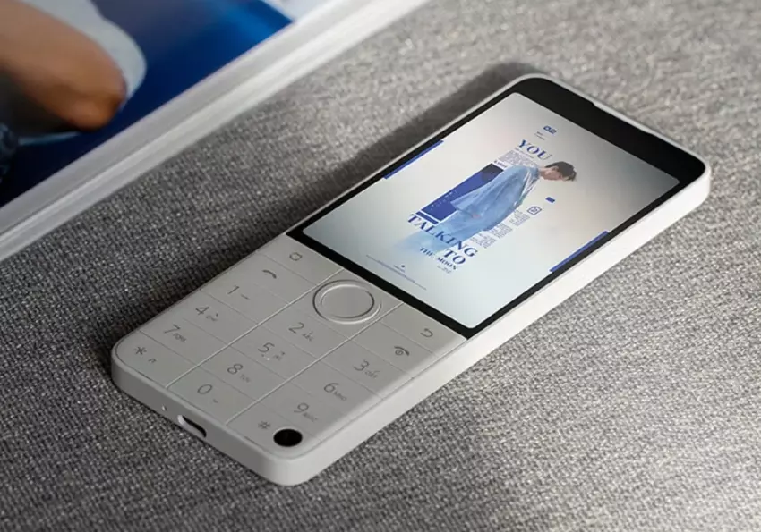 Xiaomi hat den Verkauf des Qin F22 Pro gestartet: ein Tastenhandy mit MediaTek Helio G85 Chip, Frontkamera, USB-C und Android 12 für 148 Dollar