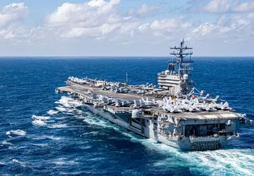 Die USA entsenden den Flugzeugträger USS ...