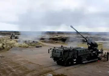 Ukraine erhält erste Charge französischer Panzerhaubitzen ...