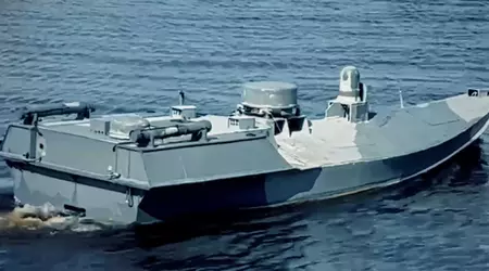 Russen fluten Schiffe entlang der Brücke von Kertsch, um sich gegen ukrainische Drohnenangriffe auf See zu verteidigen