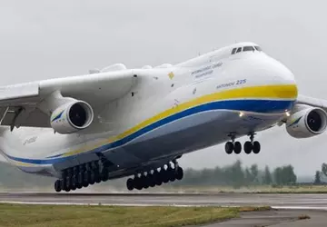 Eine einzigartige Antonov An-225 Mriya, die ...