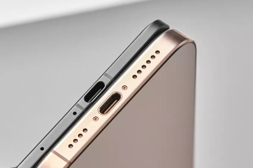 Neue Fotos des Oppo Find N5 scheinen seinen Status als das dünnste faltbare Smartphone der Welt zu bestätigen