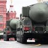 Die Russen haben die ballistische Interkontinentalrakete SS-27 Mod 2 mit einer Reichweite von 12.000 Kilometern gestartet, die einen nuklearen Sprengkopf mit einer Sprengkraft von bis zu 500 Kilotonnen tragen kann.-11