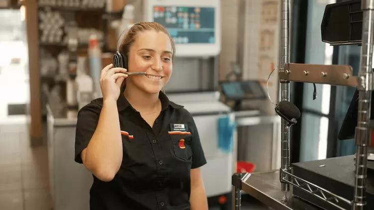 „Big Brother“ überwacht Burger-King-Mitarbeiter: KI-Assistent überwacht ...