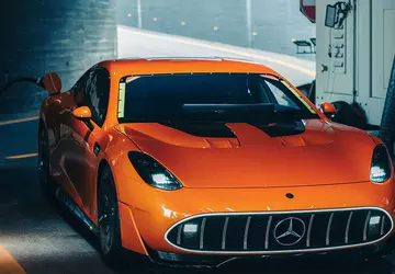 Der Mercedes GT XX Elektroauto hat ...