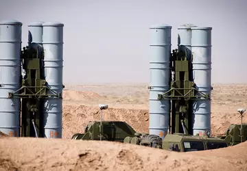Indien wird trotz möglicher US-Sanktionen S-400-Luftabwehrsysteme ...