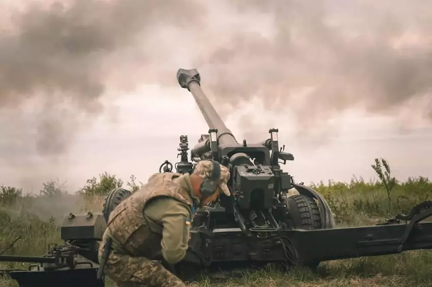Ukrainische Streitkräfte zeigen, wie sie FH70 155-mm-Haubitzen an der Front einsetzen (Video)