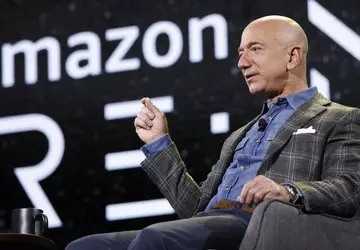 Jeff Bezos ist als CEO von ...
