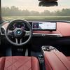 BMW iX Innenraum mit doppelter Display-Miniaturisierung