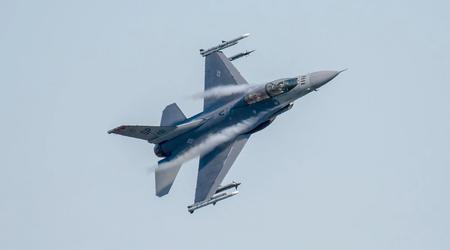 Bloomberg: Ukraine erhält die erste Charge von F-16 Fighting Falcon-Kampfflugzeugen