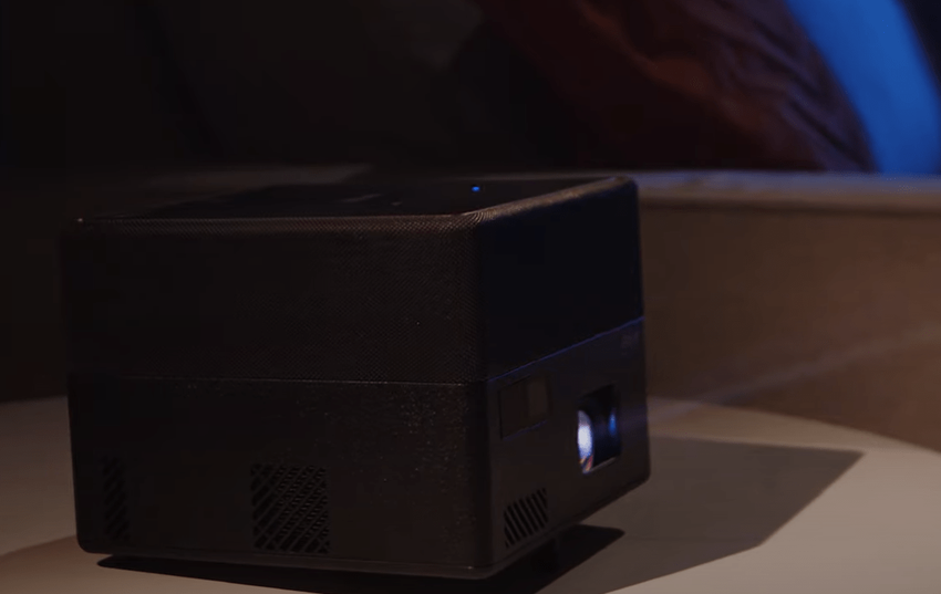 Tragbarer Epson EpiqVision Mini EF12-Projektor