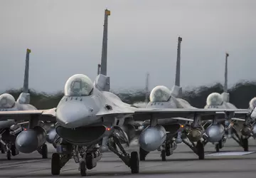 Ukraine will 40-50 US F-16 Fighting ...