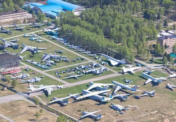 Saboteure sprengten russische Flugzeuge vom Typ ...