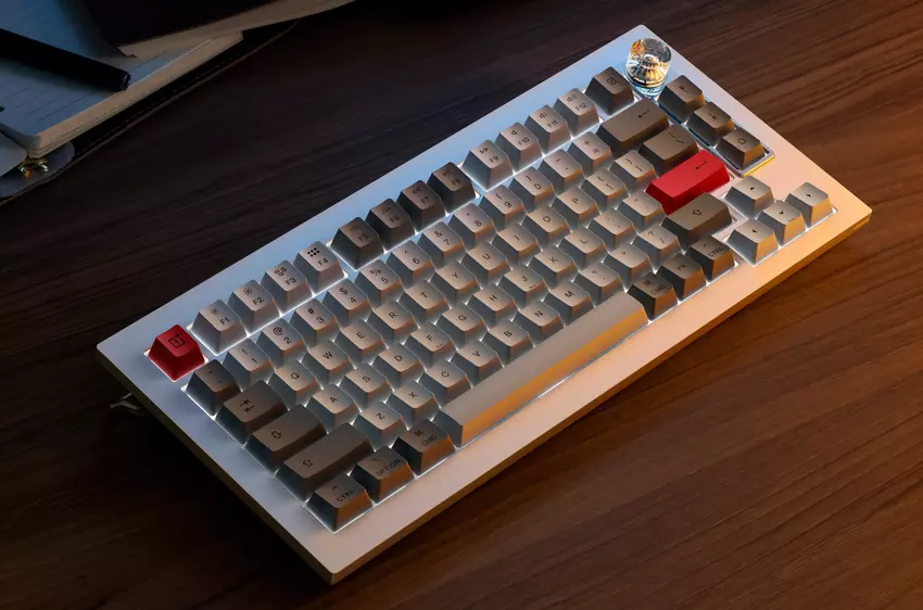OnePlus Keyboard 81 Pro hat sein globales Debüt: eine mechanische Tastatur mit RGB-Hintergrundbeleuchtung und einem 4000-mAh-Akku für $219