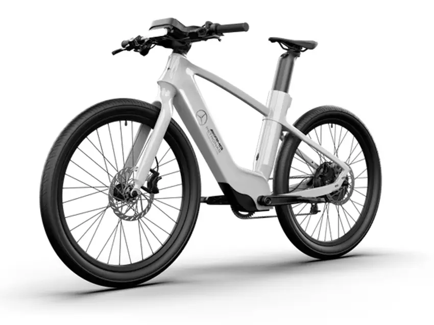 Mercedes bringt Mercedes-AMG F1 City Edition E-Bike für 4000 Dollar auf den Markt: Geschwindigkeit bis zu 45 km/h und smarter Helm