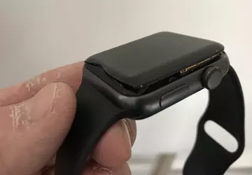 Eine geschwollene Batterie in der Apple ...