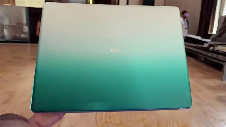 Intel stellt schlankes Laptop-Konzept mit Wildcat-Lake-Chips ...