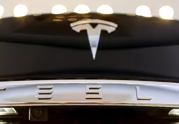 Gericht zwingt Tesla-Vorstandsmitglieder zur Rückgabe von ...
