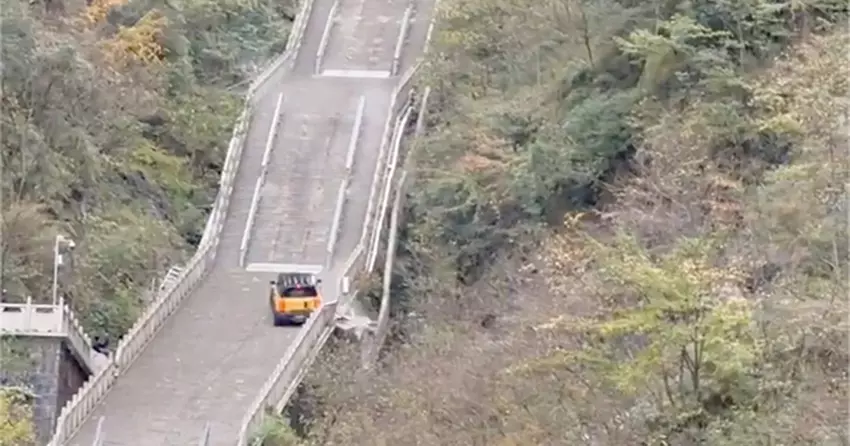 Der chinesische Autohersteller versuchte, den berühmten Land-Rover-Stunt zu replizieren und scheiterte