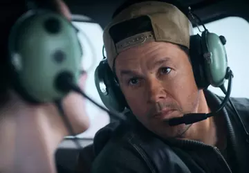 Der Thriller Flight Risk spielte am ...