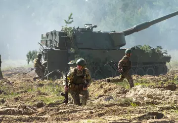 Selbstfahrende Haubitzen M109A3 aus Norwegen sind ...