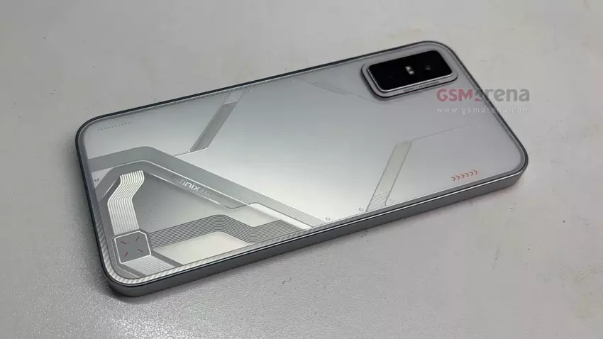 Live-Foto des Infinix GT 30 in der neuen Farbe Shadow Ash