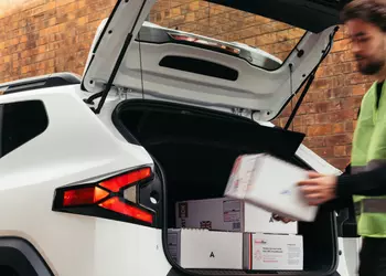 Der Dacia Duster hat eine Hybrid-Transporter-Option ...