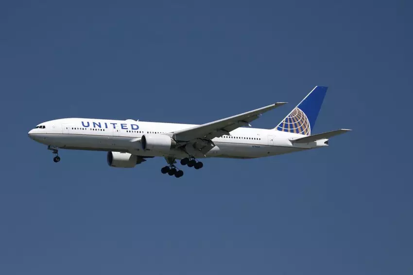 United Airlines hat 25 Boeing 777-200 Flugzeuge wegen Nichteinhaltung der vorgeschriebenen Inspektionen mit einem Flugverbot belegt
