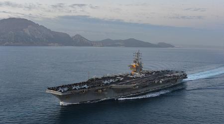 Eine zweite US-Trägerkampfgruppe ist im Mittelmeer eingetroffen - der Flugzeugträger USS Dwight D. Eisenhower sowie der Zerstörer Arleigh Burke und der Kreuzer Ticonderoga sind auf dem Weg nach Israel. Die Eisenhower, der Zerstörer Arleigh Burke und der