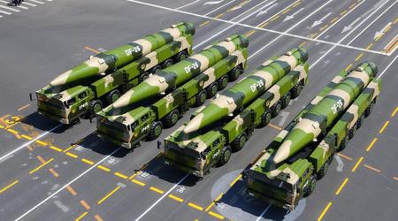 Mehr Raketen für 5000 km: China steigert die Produktion von Abschussrampen für DF-26 ballistische Raketen