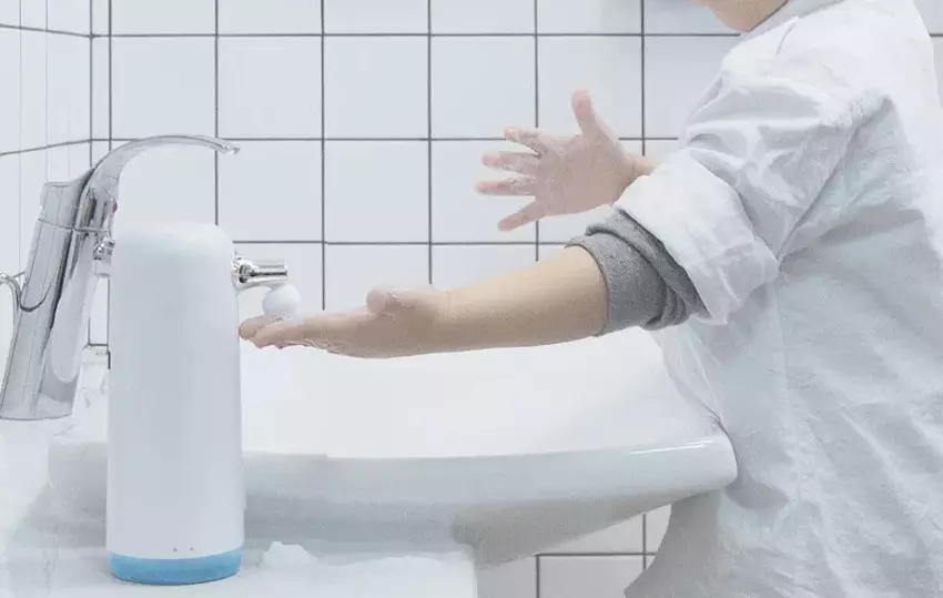 Berührungsloser Seifenspender