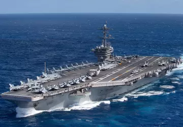 USS Theodore Roosevelt wird mit neuen ...