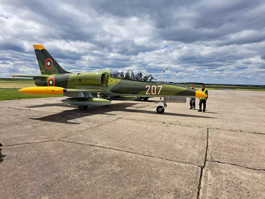 Aero Vodochody übergibt das erste modernisierte leichte Kampfflugzeug L-39 Albatros an Bulgarien