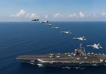 Die USA entsenden den Flugzeugträger USS ...