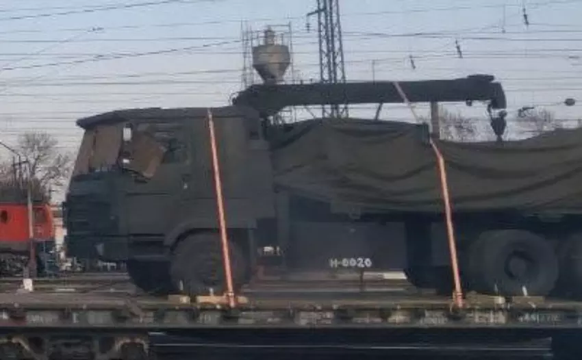 Russland verlegt neue nordkoreanische Koksan Artilleriesysteme über die besetzte Krim