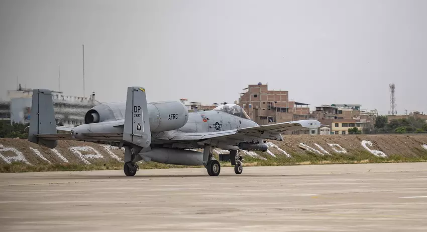 Die A-10 Thunderbolt II ist zum ersten Mal überhaupt in Südamerika eingetroffen - die kultigen Kampfflugzeuge nehmen an der Großübung Resolute Sentinel 23 teil