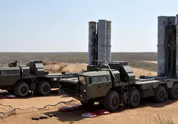 Ein ukrainisches S-300 PT Boden-Luft-Raketensystem hat ...