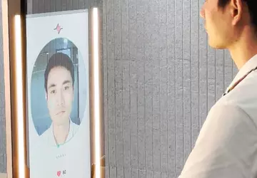 Anura MagicMirror: ein intelligenter Spiegel, der ...