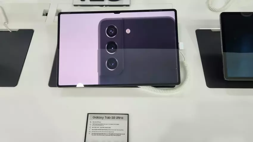 Display mit dünnen Rahmen und "Monobrow": Auf dem Foto erschien das Samsung Galaxy Tab S8 Ultra