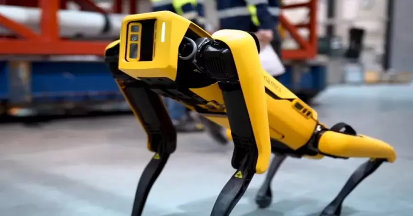 Der Spot-Roboter des SWAT-Teams gibt während einer Pattsituation in den USA mehrere Schüsse ab