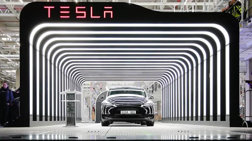 Tesla Gigafactory in Berlin beginnt mit der Produktion von 5.000 Elektroautos pro Woche und will die Produktion vervierfachen