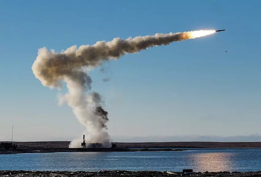 Die Hisbollah verfügt angeblich über russische Onyx/Yakhont-Schiffsabwehrraketen mit einer Reichweite von 300 km, die eine Bedrohung für US-Zerstörer und Flugzeugträger darstellen könnten